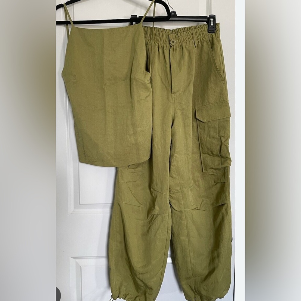House of Harlow 1960 Olive Green Cargo Pants and top  Set